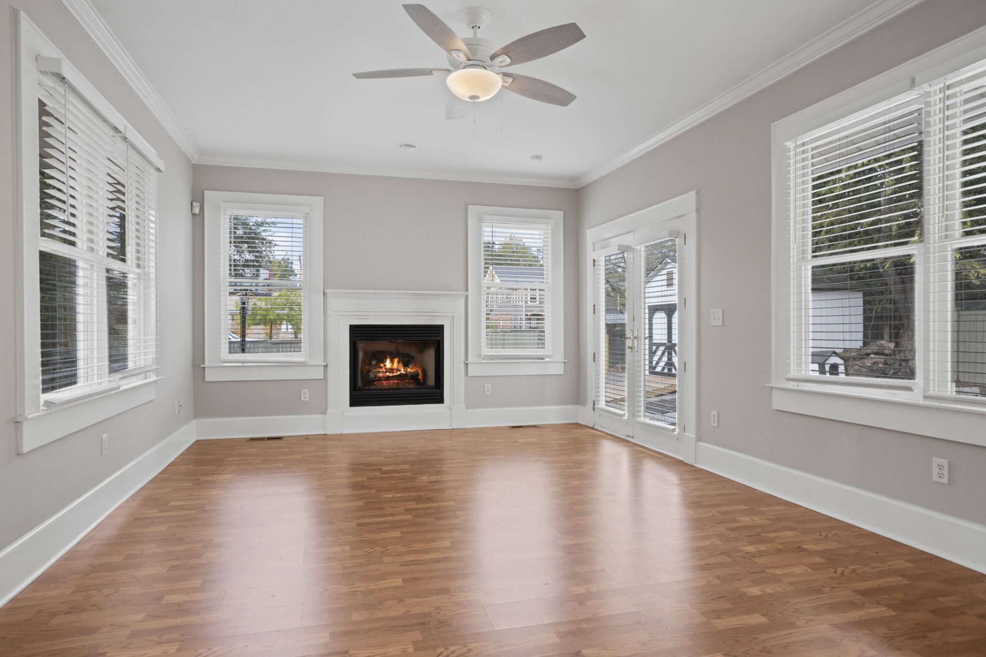 Virtual staging for real estate photos - unfurnished living room